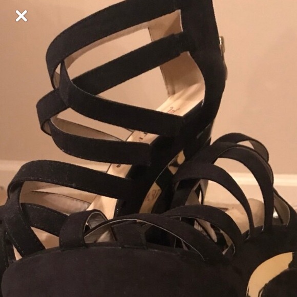 Shoes, Pumps, Heels - Picture 2 of 2